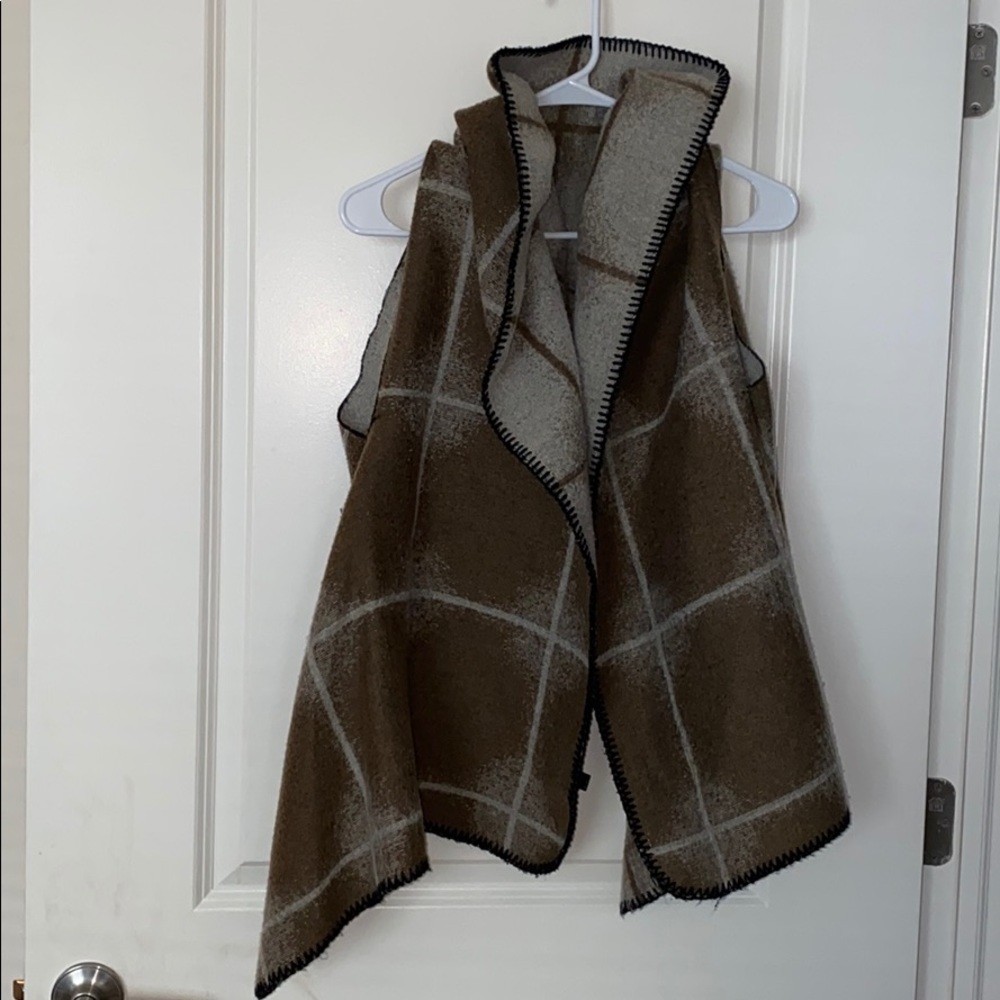 Reversible shawl
